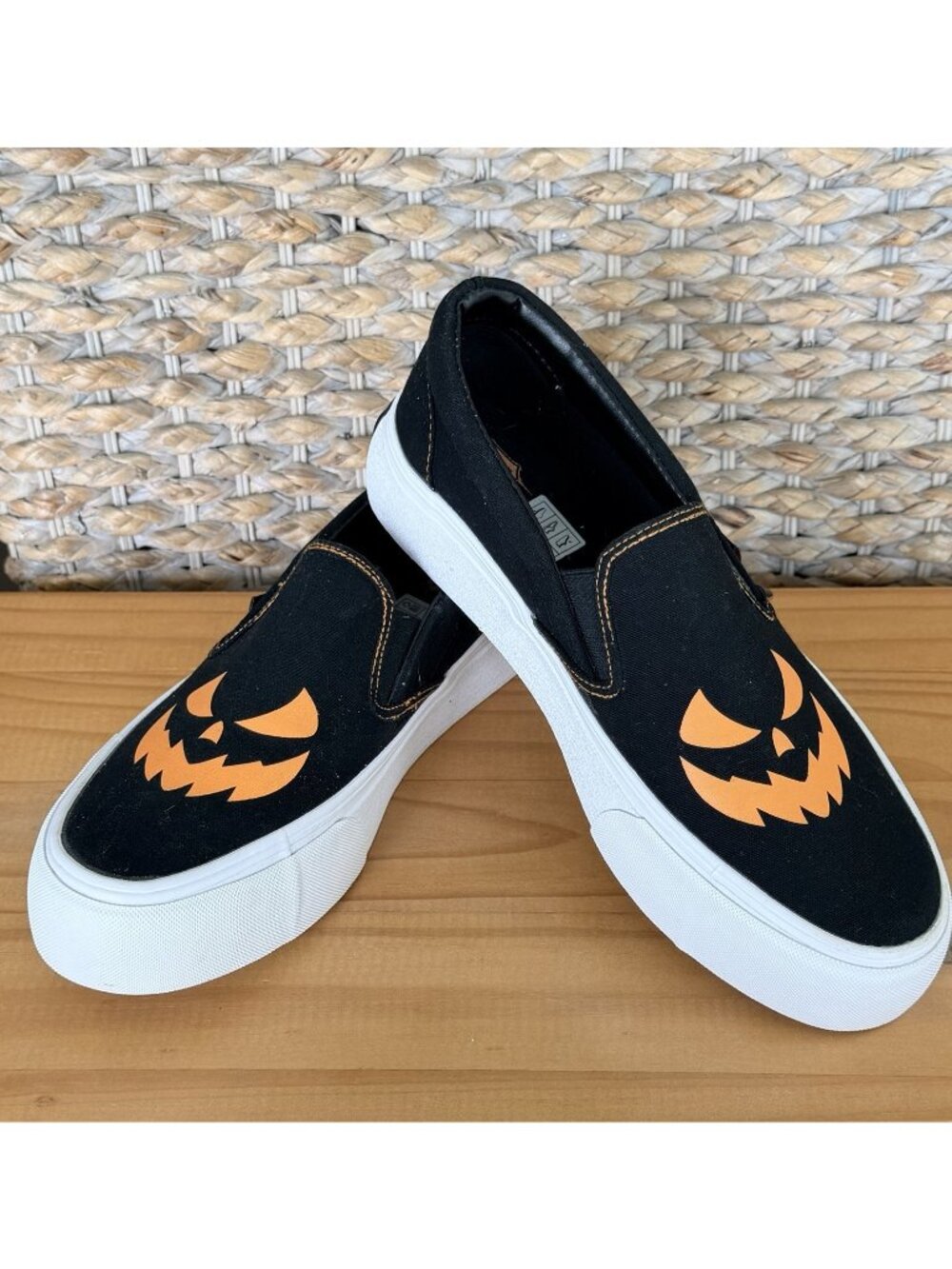 YRU Womens Size 11 Black & Orange Chill Jack-O-Lantern Slip On Shoes Halloween